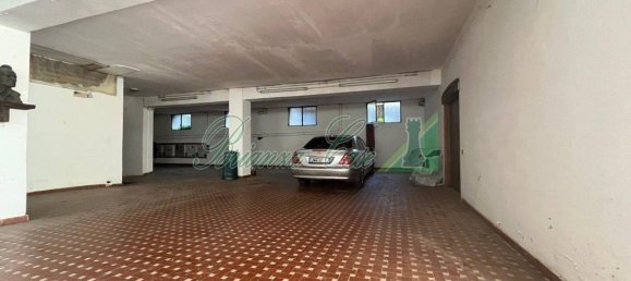 6 bedrooms Apartment in Usmate Velate, Italy No. 327103 4