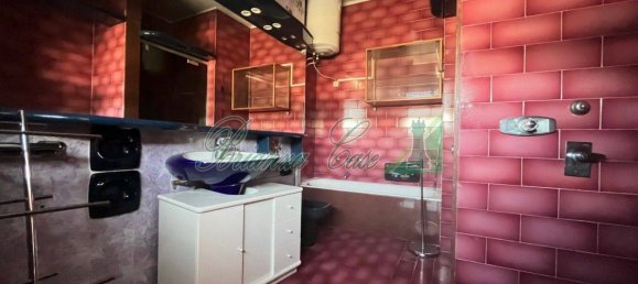 6 bedrooms Apartment in Usmate Velate, Italy No. 327103 3