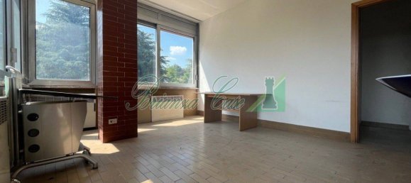 6 bedrooms Apartment in Usmate Velate, Italy No. 327103 11