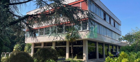 6 bedrooms Apartment in Usmate Velate, Italy No. 327103 2