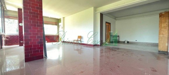 6 bedrooms Apartment in Usmate Velate, Italy No. 327103 7