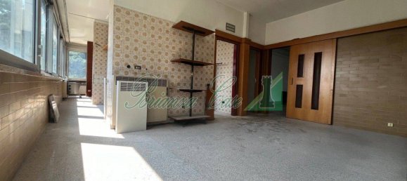 6 bedrooms Apartment in Usmate Velate, Italy No. 327103 10
