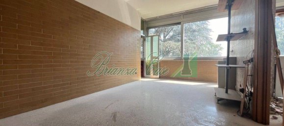 6 bedrooms Apartment in Usmate Velate, Italy No. 327103 13