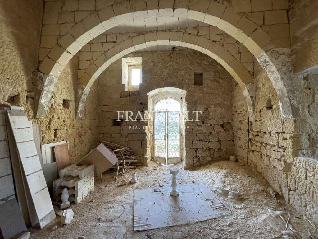 4 bedrooms Hotel in Wardija, Malta No. 307