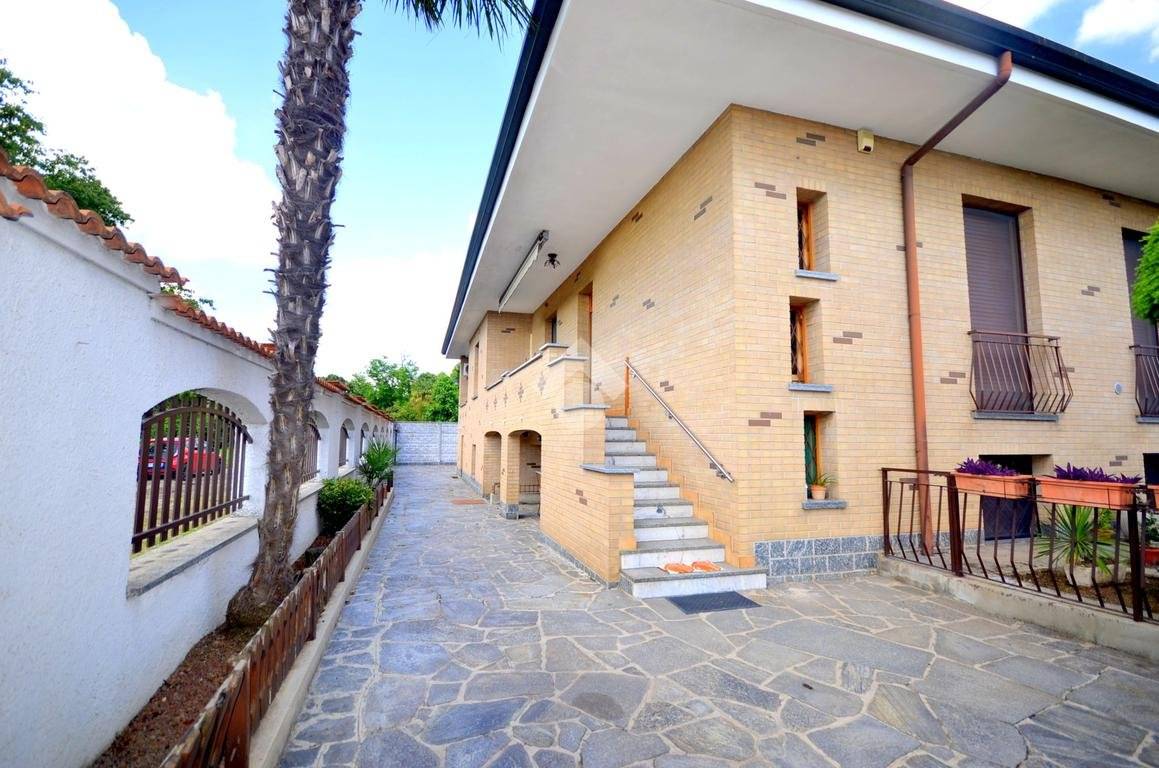 Villa T2 em Caronno Pertusella, Italy N.º 78809