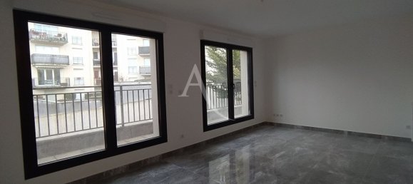 2 bedrooms Apartment in Noisy-le-Grand, France No. 165756 2