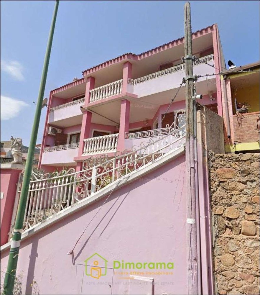 Apartamento de 8 divisões em Capoterra, Italy N.º 27448