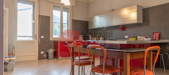 5 rooms Apartment in Ravenna, Italy No. 33005 4