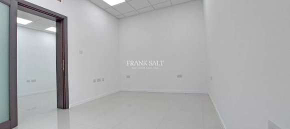 55m² Office in Paola, Malta No. 12746 3