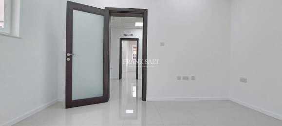 55m² Office in Paola, Malta No. 12746 2