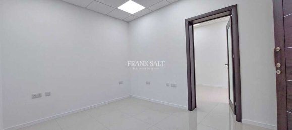 55m² Office in Paola, Malta No. 12746 4