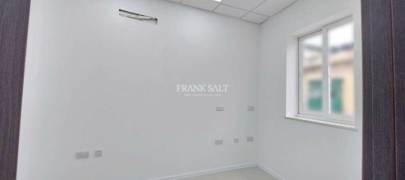 55m² Office in Paola, Malta No. 12746 7