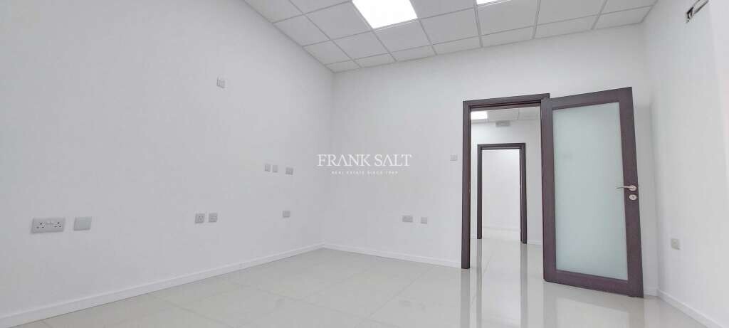 55m² Office in Paola, Malta No. 12746