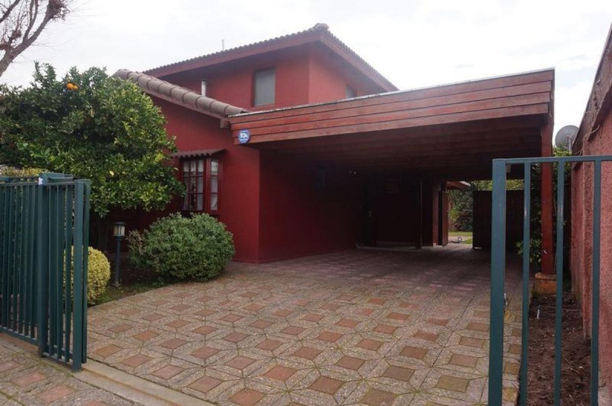 4 bedrooms House in Santiago, Chile No. 5552