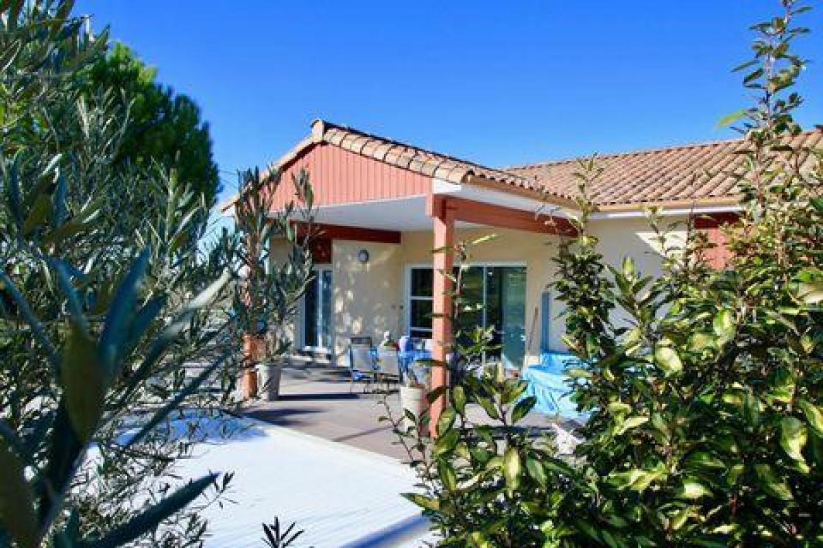 5 bedrooms House in Cahors, France No. 23711