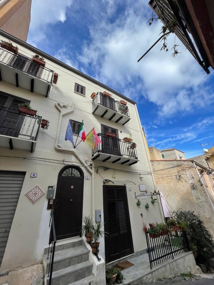 Hotel en Monreale, Italy 247 m² No. 339206