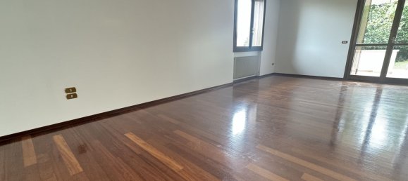 8 rooms House in Conegliano, Italy No. 161530 8