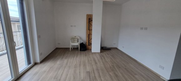 5-salle Appartement à Alessandria, Italy No. 265130 8