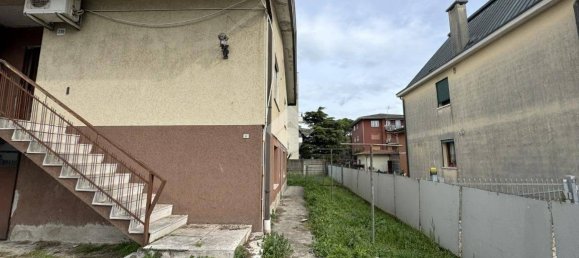 2 bedrooms Villa in Venice, Italy No. 259295 3