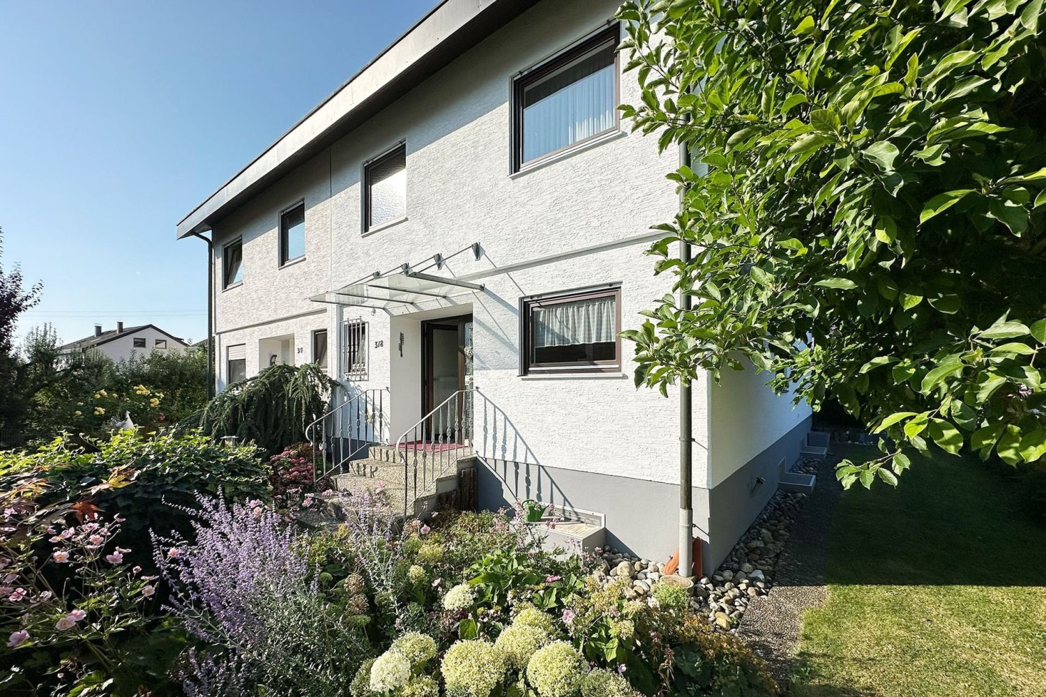 6غرفة تاون هاوس في Neu-Ulm, Germany رقم 210425