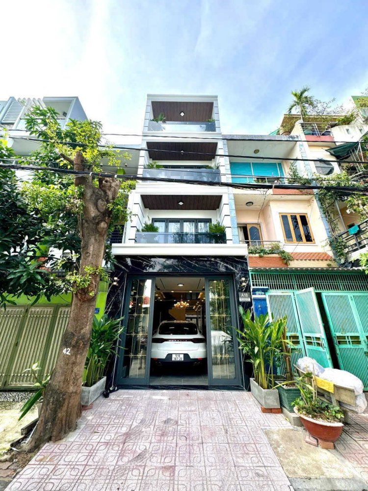 80m² Townhouse in District 7, Vietnam No. 19712