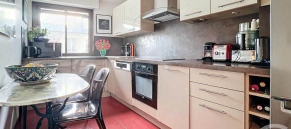 2 bedrooms Apartment in Paris, France No. 165444 3