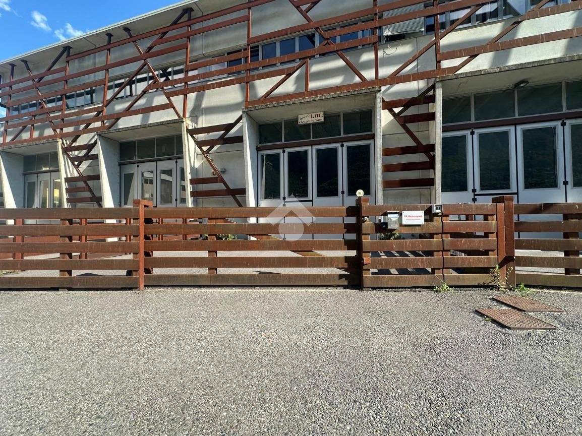 Entrepôt à Darfo Boario Terme, Italy 250m² No. 383987