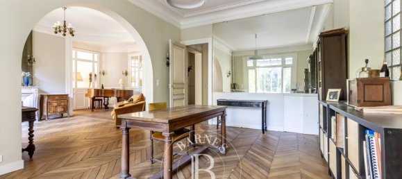 8 rooms House in Paris, France No. 342835 4