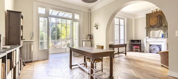 8 rooms House in Paris, France No. 342835 5