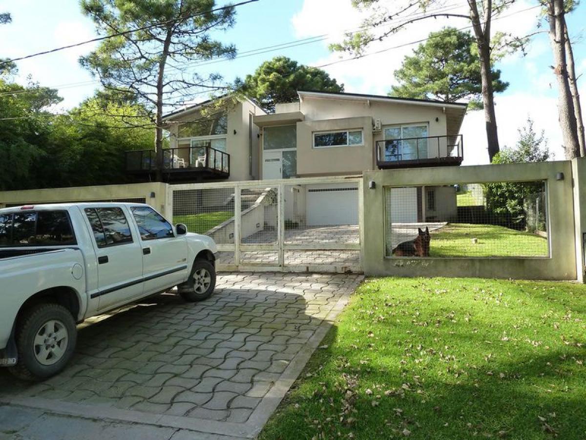 3 bedrooms House in Mar del Plata, Argentina No. 76510