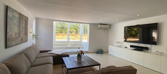 5 bedrooms Villa in La Nucia, Spain No. 10918 4