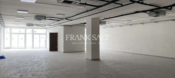 Tienda en Qormi, Malta No. 13174 4