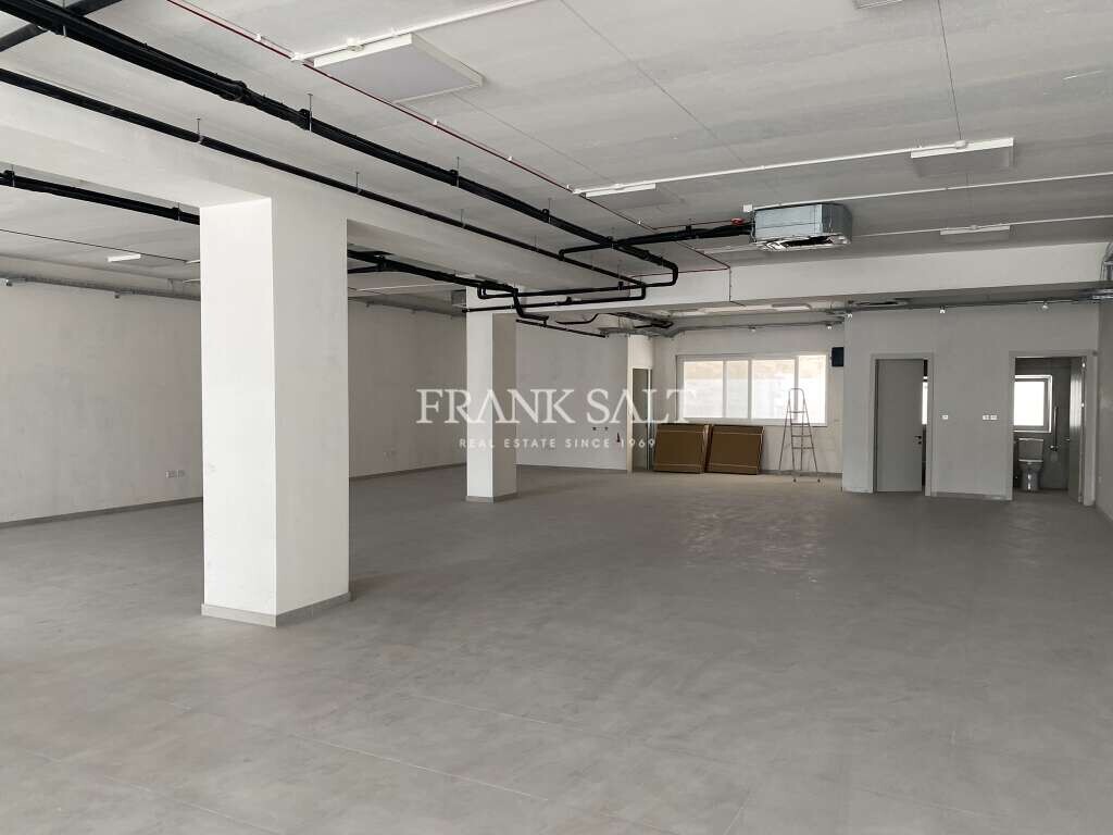 Tienda en Qormi, Malta No. 13174