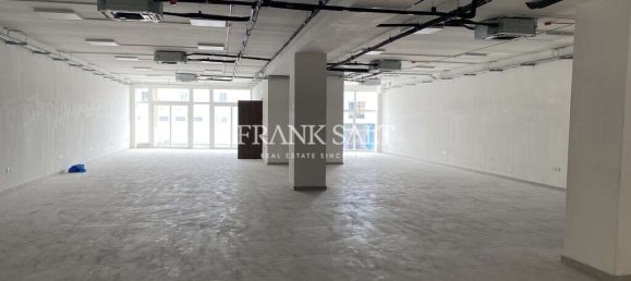 Tienda en Qormi, Malta No. 13174 3