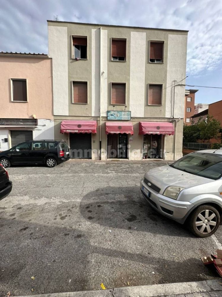 2-salle Propriété commerciale à Latina, Italy No. 69932