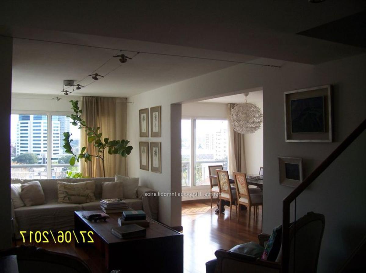 3 bedrooms Apartment in Montevideo, Uruguay No. 1083