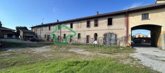 6 rooms Apartment in Mairago, Italy No. 12677 2