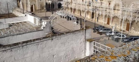 13-salle Bâtiment à Sava, Italy No. 25746 26