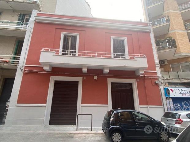 1 room Commercial property in Bari, Italy No. 302896