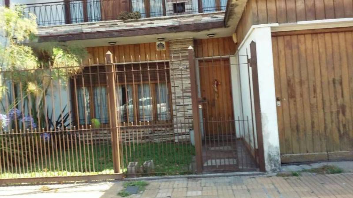 3 bedrooms House in Quilmes, Argentina No. 8963