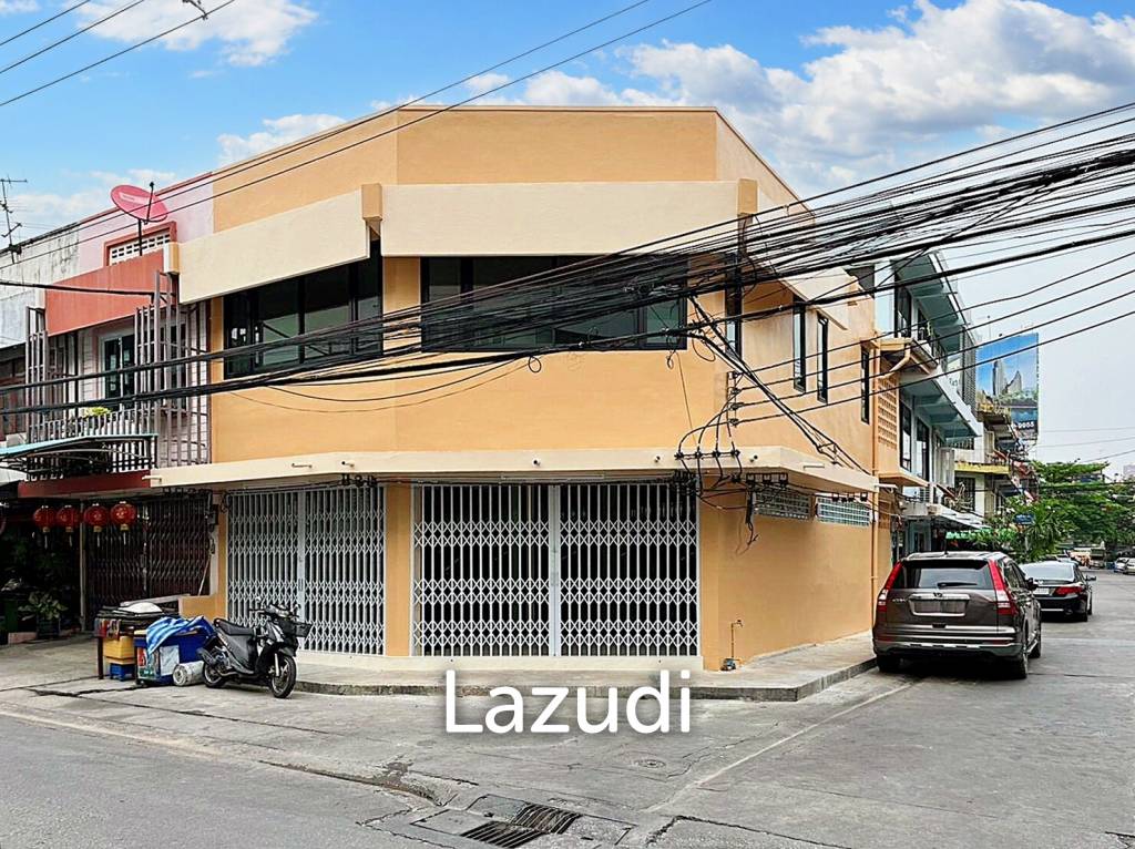 3 bedrooms Bungalow in Bangkok, Thailand No. 14294