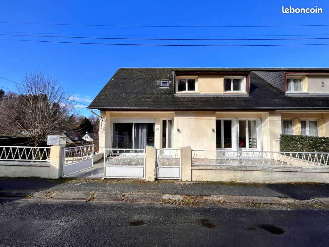 3 chambres Maison à Ussel, France No. 105285