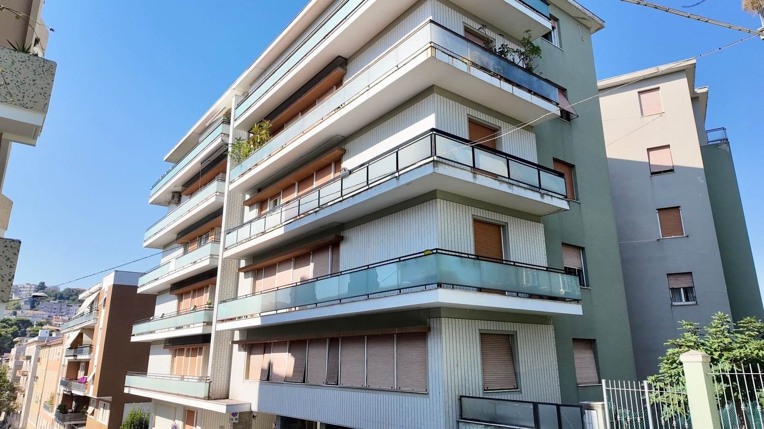 5 bedrooms Apartment in Ancona, Italy No. 378028