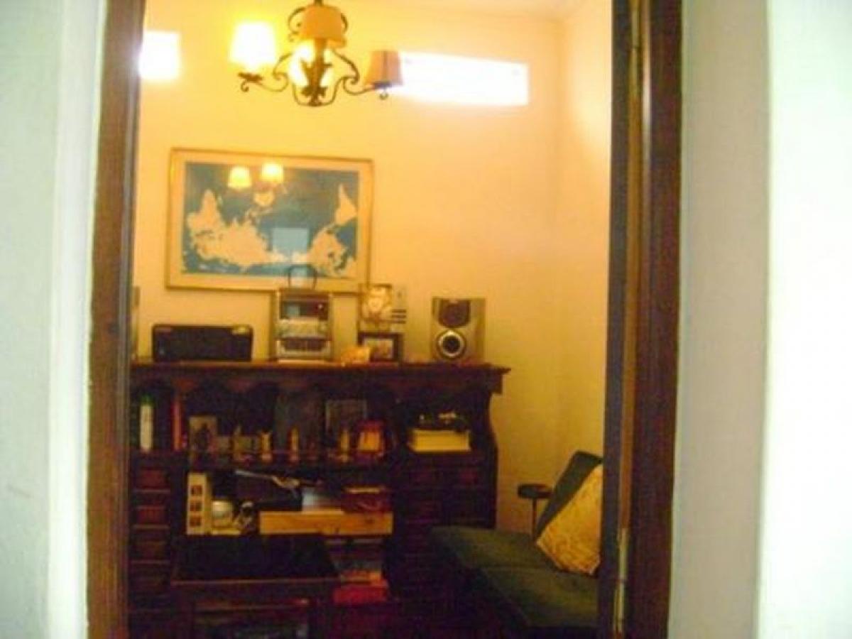 4 bedrooms House in Lanus, Argentina No. 91832