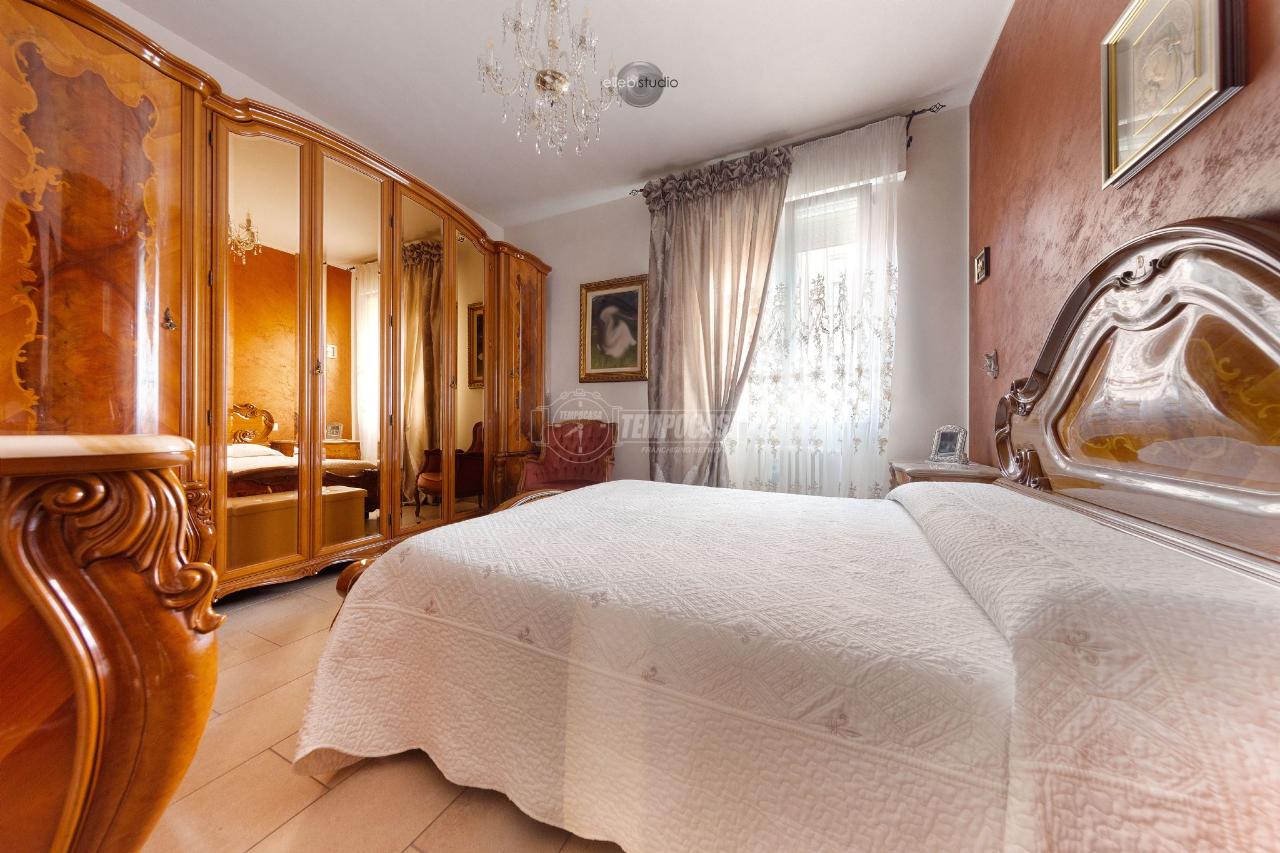 4 rooms Apartment in Parma, Italy No. 238982