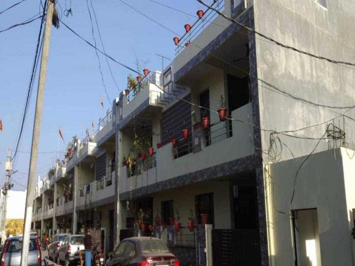 2 bedrooms House in Lucknow, India No. 16286