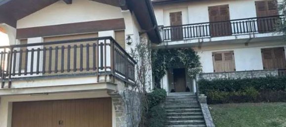7 rooms House in Erba, Italy No. 2846 17