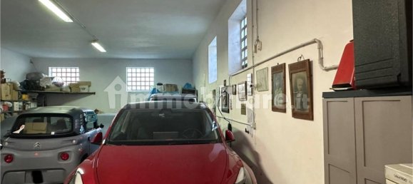 125m² Garage in Bologna, Italy No. 330957 4