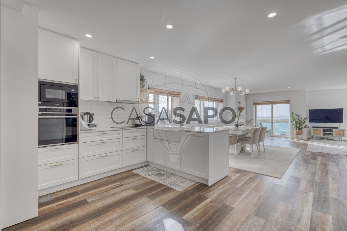 Квартира с 3 спальнями в Вила Нова ди Гая, Португалия № 277100