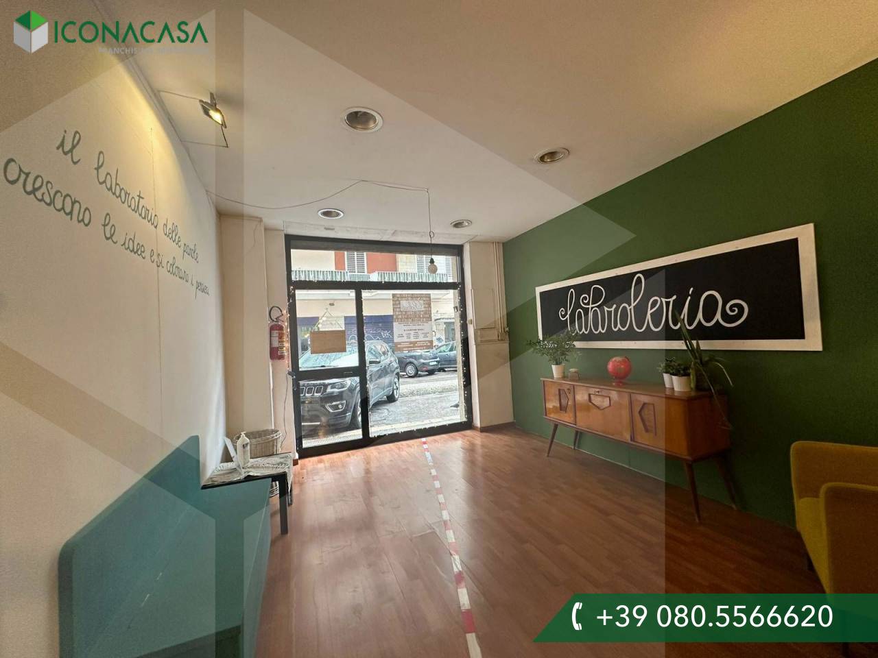 1 room Commercial property in Bari, Italy No. 29142